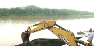 10 വർഷത്തെ നിരോധനം നീങ്ങുന്നു; നദികളിൽ നിന്ന് മണൽ വാരാൻ അനുമതി sand mining