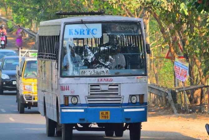പ്രിയദർശിനി ബസിൽ മോഷണം; അതിഥി തൊഴിലാളിയുടെ 15,000 രൂപ കവർന്നു theft in bus