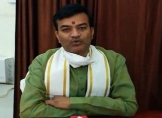 swaroop-shukla-against-akhilesh-yadav