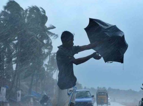 കോട്ടയത്തും ഇടുക്കിയിലും കനത്ത മഴ; മലപ്പുറത്ത് മൂന്നുപേർ ഒഴുക്കിൽപ്പെട്ടു Kerala Rain Alert