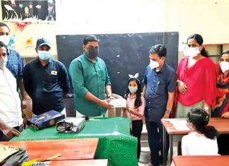 Fifth-grader-sewing-masks-for-students