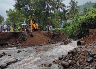 attappadi-road-destroyed