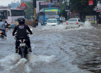 ഇന്നും നാളെയും അതിതീവ്ര മഴ തുടർന്നേക്കും; കേരളത്തിൽ മുന്നറിയിപ്പ് Heavy Rain Will Continues In Kerala Today And Tomorrow