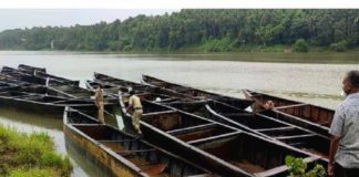 22 boats tied up on the Mogral river