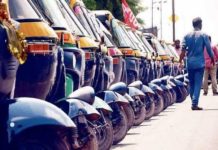 'മീറ്റർ ഇട്ടില്ലെങ്കിൽ യാത്ര സൗജന്യം'; ഓട്ടോകളിൽ നാളെ മുതൽ സ്റ്റിക്കർ നിർബന്ധം Auto