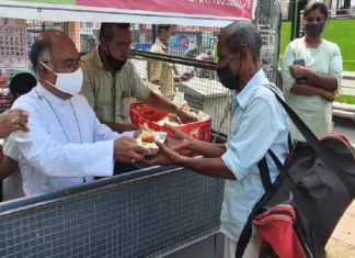 ക്രിസ്മസ് ആഘോഷം; ഭക്ഷണവും വസ്ത്രവും വിതരണം ചെയ്ത് ടിഎംസി TMC