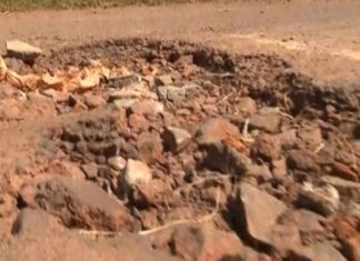 ദേളി-മാങ്ങാട്-കരിച്ചേരി റോഡ് തകർച്ച; സമരത്തിന് ഒരുങ്ങി സിപിഎം kasargod news