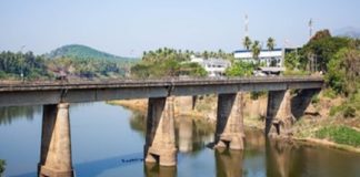സീതിഹാജി പാലത്തിലൂടെ ഭാര വാഹനങ്ങൾക്ക് വിലക്ക്; ഒരുവശം അടക്കും Sitihaji bridge