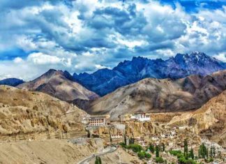 ഒരു ഗ്രാമത്തിൽ വൈദ്യുതി എത്തിയപ്പോൾ അത് കൗതുകമായി When electricity came to a village, it became curious