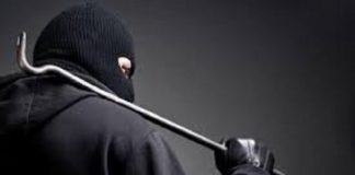 മദ്യക്കടയിലെ മോഷണശ്രമം തടയാൻ ശ്രമിച്ചു; സുരക്ഷാ ജീവനക്കാരന് നേരെ ആക്രമണം theft in kozhikkode