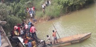 ആന്ധ്രയില് ബസ് പുഴയിലേക്ക് മറിഞ്ഞു; ഒൻപത് മരണം bus accident