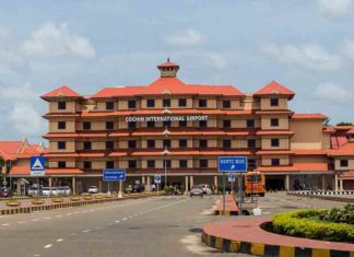 നെടുമ്പാശേരിയിൽ എത്തിയ നാല് പേർക്ക് കോവിഡ്; ഒമൈക്രോൺ പരിശോധനക്കായി അയച്ചു covid for four persons who reached Nedumbassery