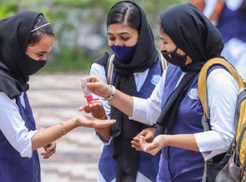 പ്ളസ് വൺ പ്രവേശനം; അധിക സീറ്റുകളും ബാച്ചുകളും അനുവദിച്ച് ഉത്തരവിറങ്ങി Plus one seat; 79 additional batches were allotted and ordered