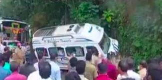 ശബരിമല തീർഥാടകർക്ക് ഇടയിലേക്ക് ബസ് ഇടിച്ചുകയറി; രണ്ടുമരണം idukki accident two sabarimala devotees dead