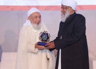 Kanthapuram AP Aboobacker Musliyar receives peace award