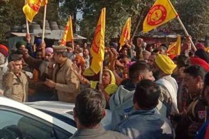 Farmers-block-vehicle-in-Punjab