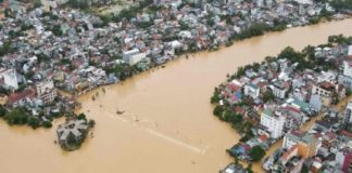 കനത്ത മഴ, വെള്ളപ്പൊക്കം; മധ്യ വിയറ്റ്നാമിൽ 10 മരണം Vietnam-heavy rain