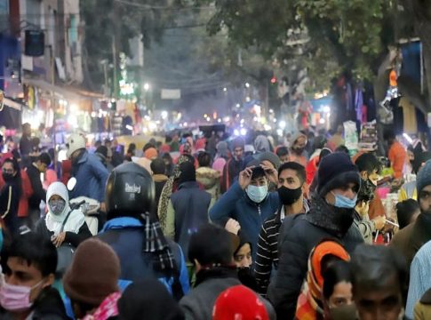 രാജ്യത്ത് കോവിഡ് മൂന്നാം തരംഗത്തിന്റെ ശക്തി കുറയുന്നു; ആരോഗ്യ മന്ത്രാലയം Strength Of Covid Third Wave Decrease In India Said Health Ministry