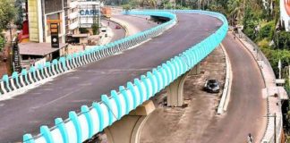 വാഹനങ്ങൾക്ക് 300 രൂപയോളം ഫീസ്, രസീതില്ല; അനധികൃത പേ പാർക്കിങ് തടഞ്ഞു Vehicles charge around Rs 300, no receipt; Illegal pay blocked parking