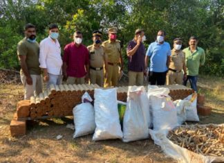 കാസർഗോഡ് കുമ്പളയിൽ വൻ വെടിമരുന്ന് ശേഖരം പിടികൂടി A large cache of ammunition was seized at Kasargod Kumbala
