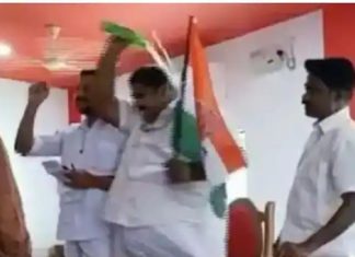 യോഗത്തിനിടെ ദേഹത്ത് പെട്രോളൊഴിച്ച് പ്രതിഷേധം; പഞ്ചായത്ത് അംഗത്തിന് സസ്പെൻഷൻ