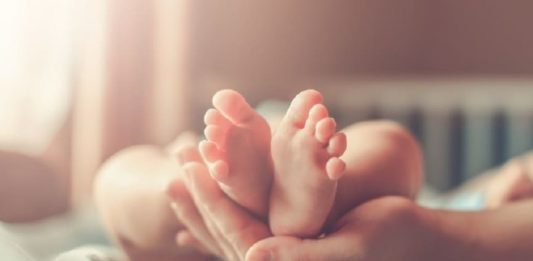 ഒരേ സമയം രണ്ട് ശസ്ത്രക്രിയകൾ; അമ്മയും കുഞ്ഞും പുതുജീവിതത്തിലേക്ക് simultaneous-heart-and-delivery-surgery-kottayam-medical-college