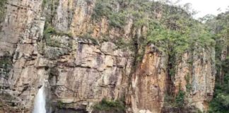 rock collapses on 2 boats at waterfall in Brazil