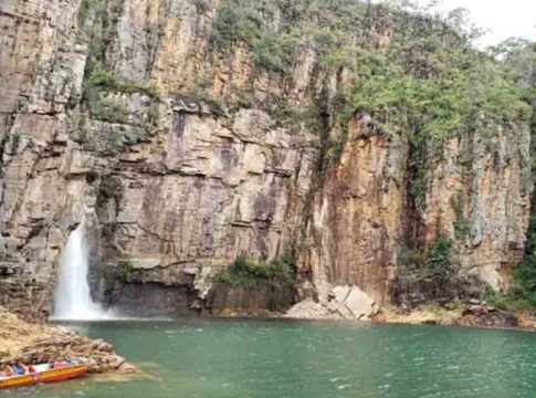 rock collapses on 2 boats at waterfall in Brazil