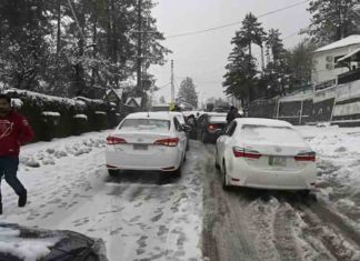 പാകിസ്ഥാനിൽ കനത്ത മഞ്ഞു വീഴ്ച; 21 മരണം Heavy snowfall in Pakistan; 21 deaths