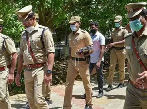 തമിഴ്നാട്ടിൽ കൊലക്കേസ് പ്രതികളെ പോലീസ് വെടിവച്ചു കൊന്നു In Tamil Nadu, the accused in the murder case were shot dead by the police