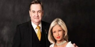 അസ്ഥിക്ക് പിടിച്ച പ്രേമം; റോബോട്ടിനെ ജീവിതസഖിയാക്കി ജെഫ്, വിവാഹം ഉടൻ Man Falls In Love With Robot And Hopes To Marry Her