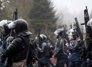 പ്രതിഷേധം അക്രമാസക്തമായി; കസാഖിസ്ഥാനിൽ അടിയന്തരാവസ്ഥ പ്രഖ്യാപിച്ചു kazakhstan-riot-police