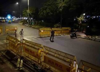 Weekend curfew in Delhi