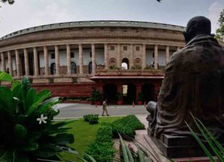 വഖഫ് നിയമ ഭേദഗതി ബിൽ നാളെ ലോക്സഭയിൽ; അംഗങ്ങൾക്ക് വിപ്പ് നൽകാൻ ഭരണപക്ഷം Opposition protest in both Houses of Parliament