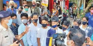 കരോളിൽ കിട്ടിയ പണം തെരുവിലെ അനാഥർക്ക്; ഇത് കുട്ടിസംഘത്തിന്റെ വലിയ മനസ് Carol's money goes to street orphans; This is the big heart of the kids