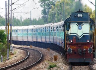 കൊയിലാണ്ടിയിൽ ട്രെയിനിൽ നിന്ന് വീണ് തമിഴ്നാട് സ്വദേശി മരിച്ചു train accident in Aluva