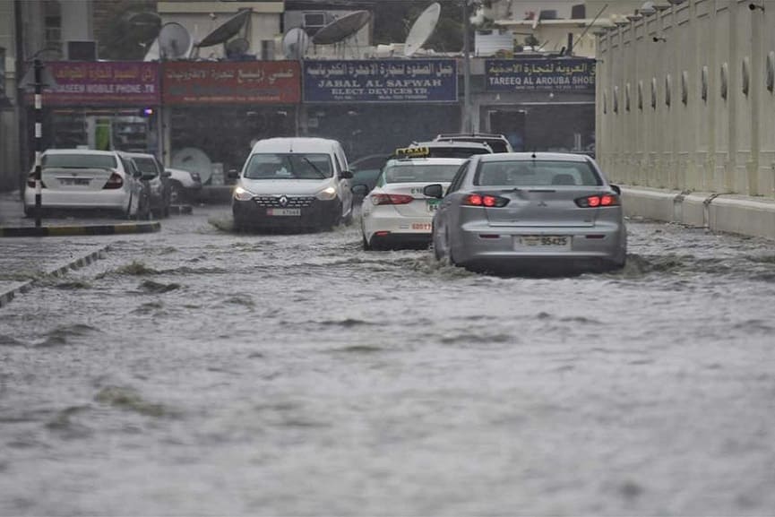 Heavy Rain And Thunder Continues In UAE Heavy Rain And Thunder Continues In UAE