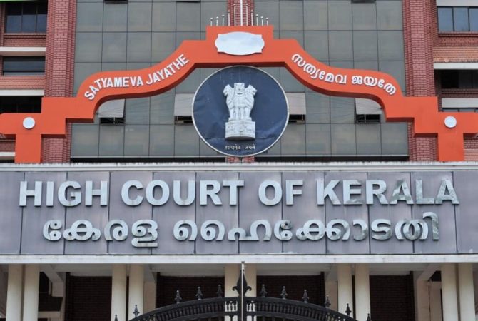 തേക്കിൻകാട് മൈതാനത്ത് രാഷ്ട്രീയ പരിപാടികൾ നിരോധിച്ച് ഹൈക്കോടതി ഉത്തരവ് High Court