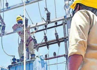 kseb-workers-electricity