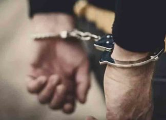 വാഹനവുമായി പൊതുനിരത്തില് അഭ്യാസം; ഒമാനില് യുവാവ് പിടിയിൽ Man who raped his minor daughter hacked to death; Father arrested