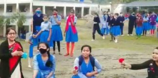 പ്രിയപ്പെട്ട അധ്യാപികക്ക് വിദ്യാർഥികളുടെ യാത്രയയപ്പ്; ഹൃദയം കീഴടക്കി വീഡിയോ Students' farewell to beloved teacher; Heart conquering video