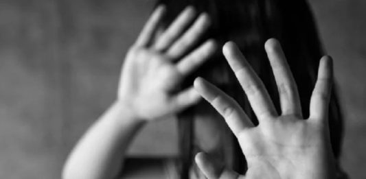 ക്ളാസിൽ തലകറങ്ങി വീണ കുട്ടിയെ അധ്യാപിക ചവിട്ടി; പരാതിയുമായി കുടുംബം Teacher Assaults Student