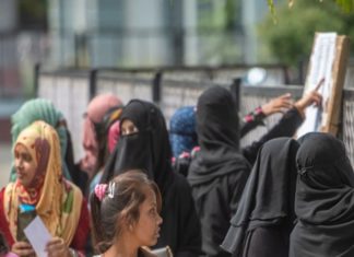 ‘തല മറക്കുന്ന എല്ലാ വസ്ത്രങ്ങളും നിരോധിച്ചു’; ഹിജാബ് വിഷയത്തിൽ നിലപാട് മാറ്റി കർണാടക Hijab