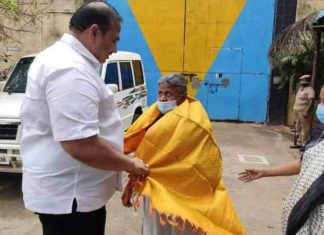 DMK-MLA-welcomes-prime-accused-outside-prison