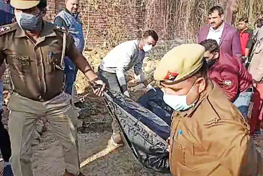 UP-Woman's-Murder The body of a dalit girl at the house of a former UP minister