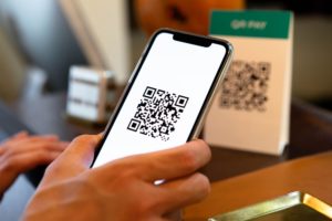 Fraud using fake QR codes; The merchants lost money
