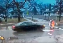 Women police rescue girl in front of speeding car