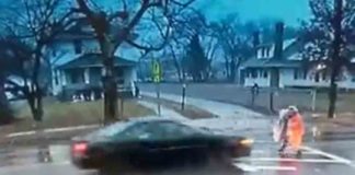 Women police rescue girl in front of speeding car