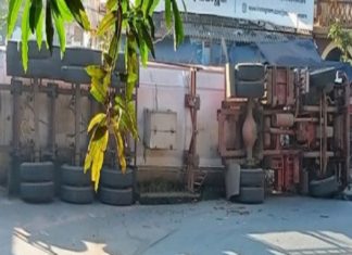 തലശ്ശേരിയിൽ പാചകവാതക ടാങ്കർ ലോറി മറിഞ്ഞു; വാതക ചോർച്ചയില്ല LPG tanker lorry overturns in Thalassery