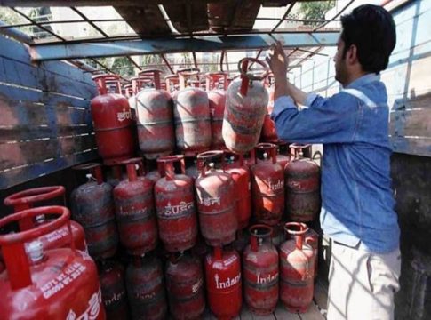 പശ്ചിമേഷ്യൻ പ്രതിസന്ധി; വാണിജ്യ എൽപിജി വിഹിതം 20% വർധിപ്പിച്ച് കേന്ദ്രം LPG